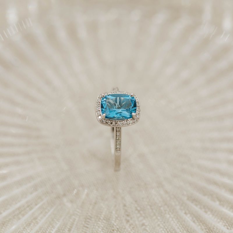 EC Ring Hvitt Gull topas og diamanter 0,10 ct WSI 1215992